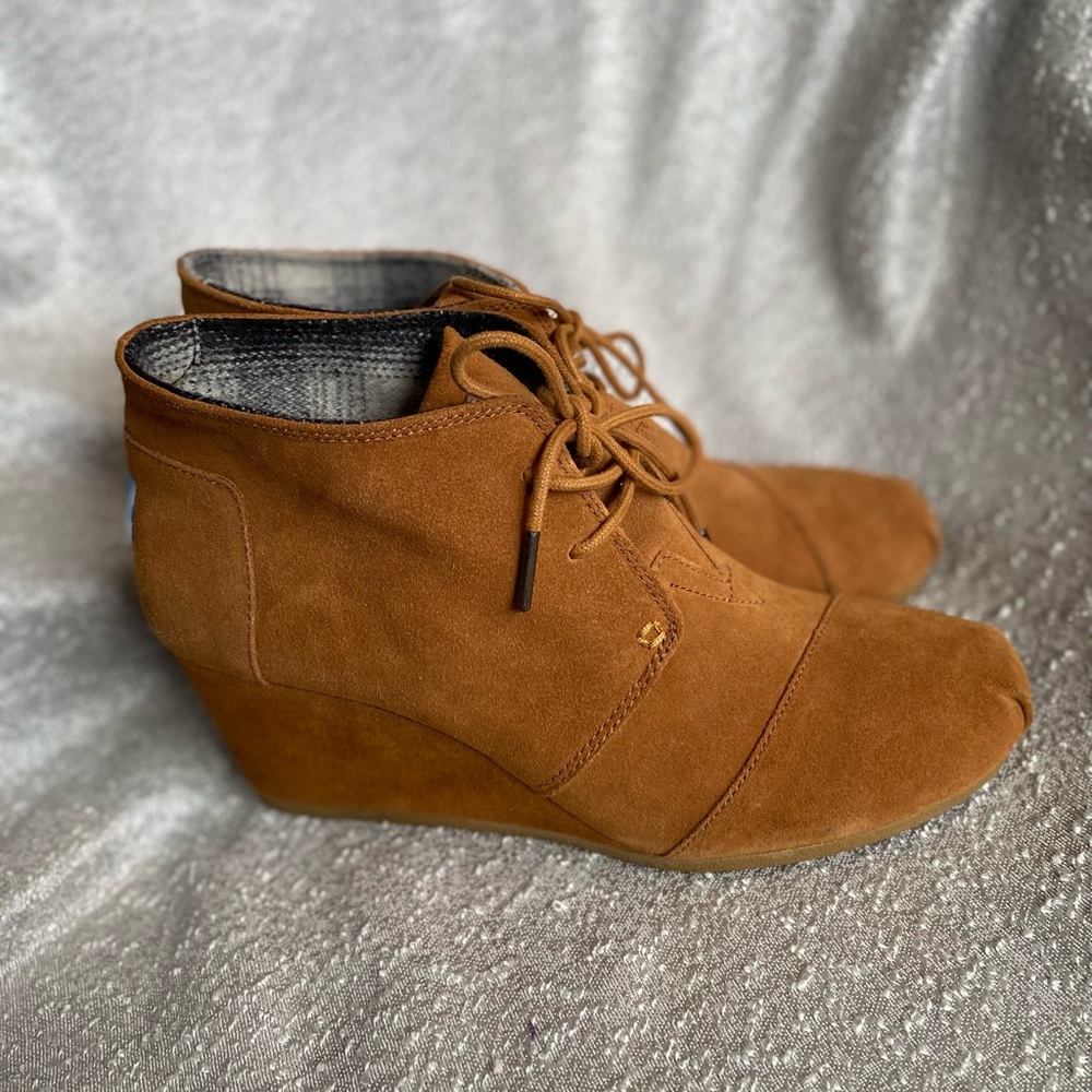 TOMS Desert‎ Booties with 3" Wedge Tan Lace up Suede Size 10W - Picture 12 of 12